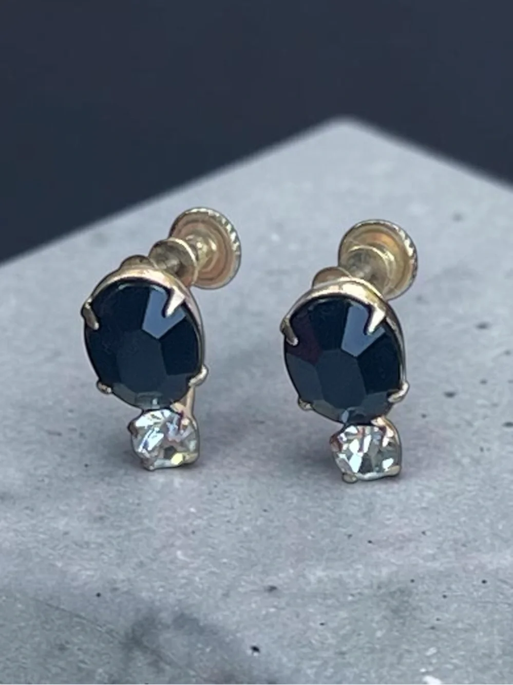 Vintage Black & Clear Glass Screw Back Gold Tone Prong Set Earrings